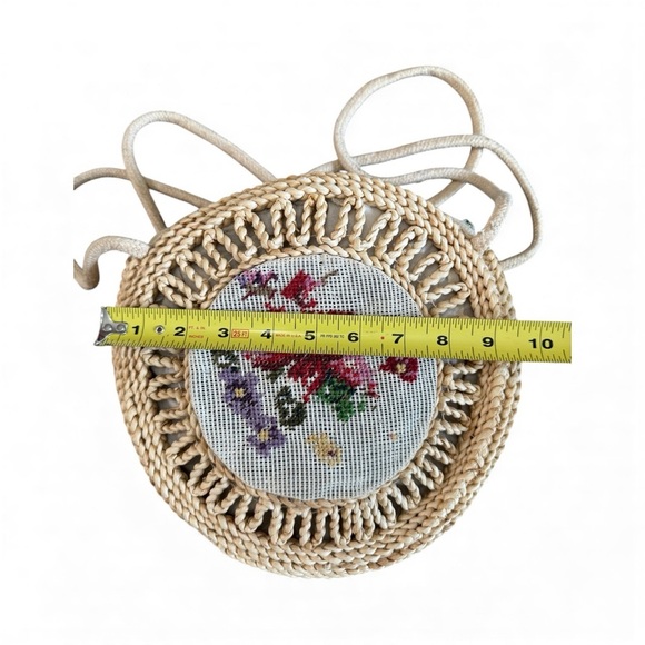Vintage Floral Embroidered Straw Round Bag - Picture 7 of 8